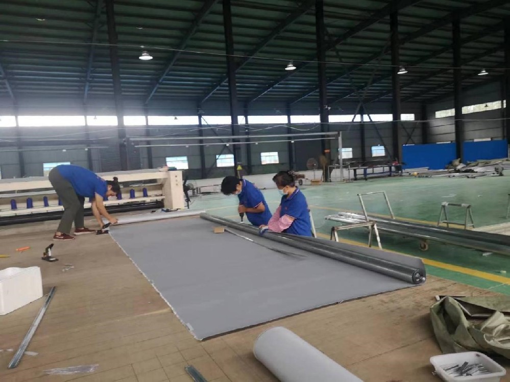 1676012405765869.jpg 濟(jì)南活動(dòng)式柔性擋煙垂壁廠(chǎng)家.jpg